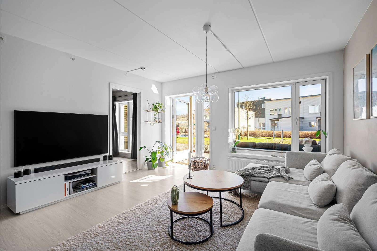 God plass til å innrede med sittegruppe og spisebord. Galleribilde