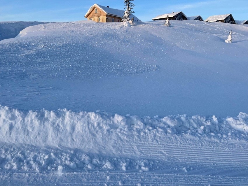 Like ved tomten vil du finne flott turterreng sommer som vinter, skiløyper og en kort tur unna ligger alpinanlegget på Høgevarde. Galleribilde