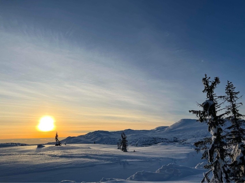 Tomten måler ca. 1 197,7 kvm og ligger naturskjønne omgivelser med flott utsikt. Galleribilde