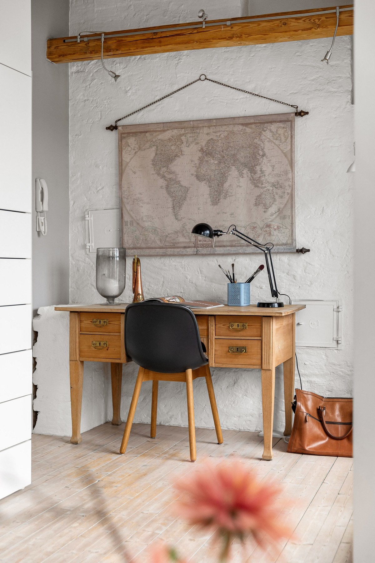 I loftstuen er det god plass til flere ulike soner. Galleribilde