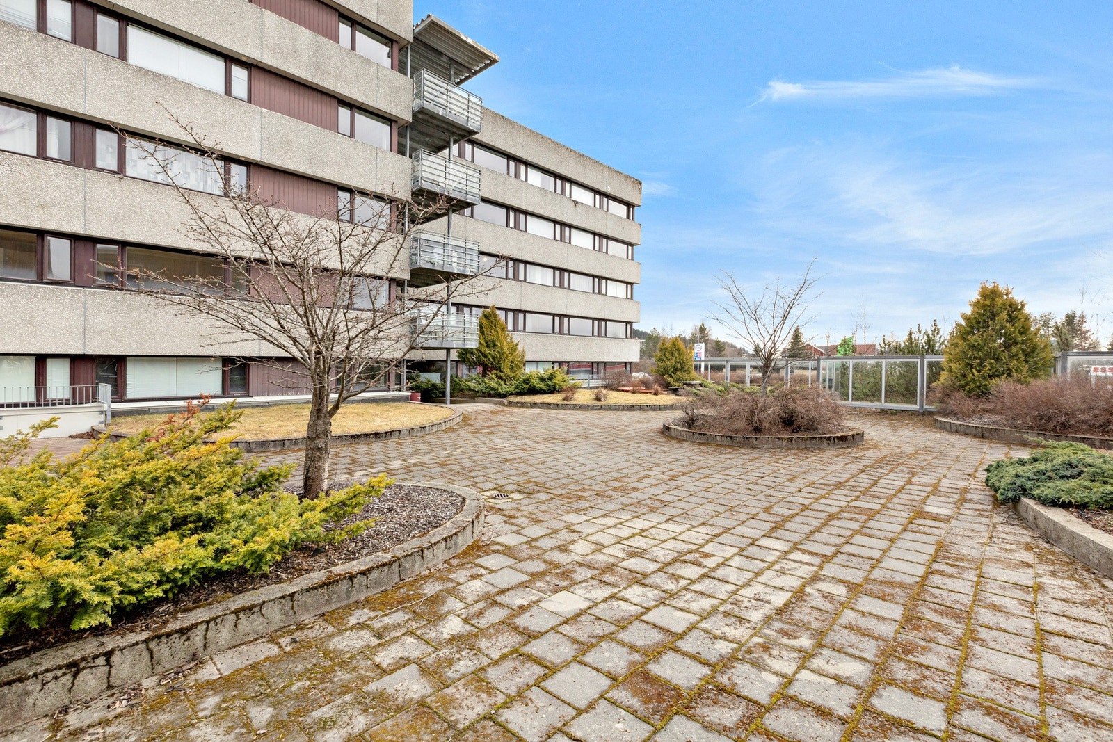 Varme sommerdager kan du nyte her på borettslaget sin pent opparbeidede felles takterrasse. Galleribilde