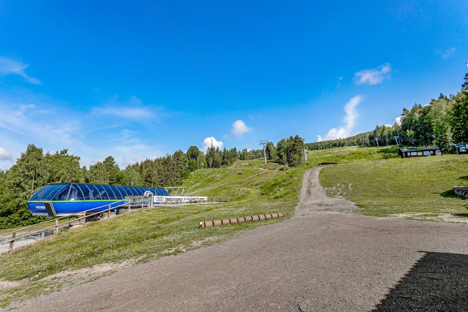 Aronsløkka med downhill på sommeren og alpin på vinteren. Galleribilde