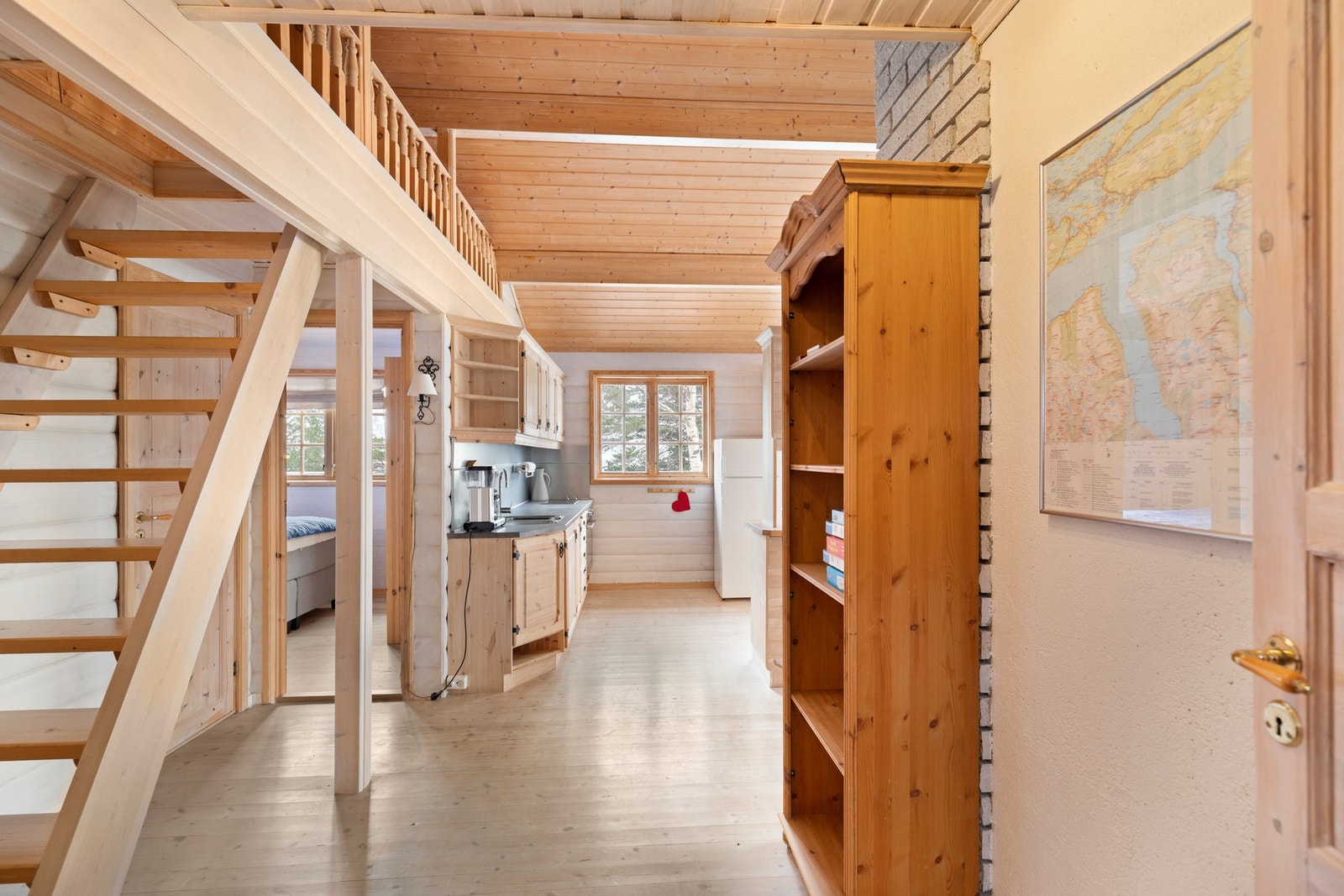 Hallen har trapp opp til hemsen Galleribilde