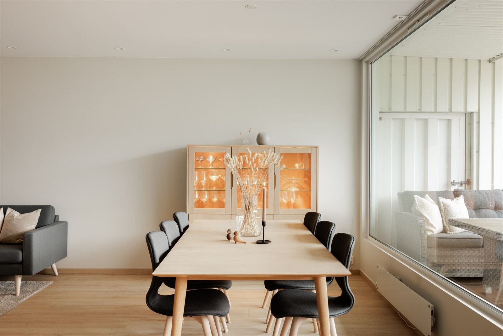 Himlingen er senket og det er montert spotter i 2023. Galleribilde