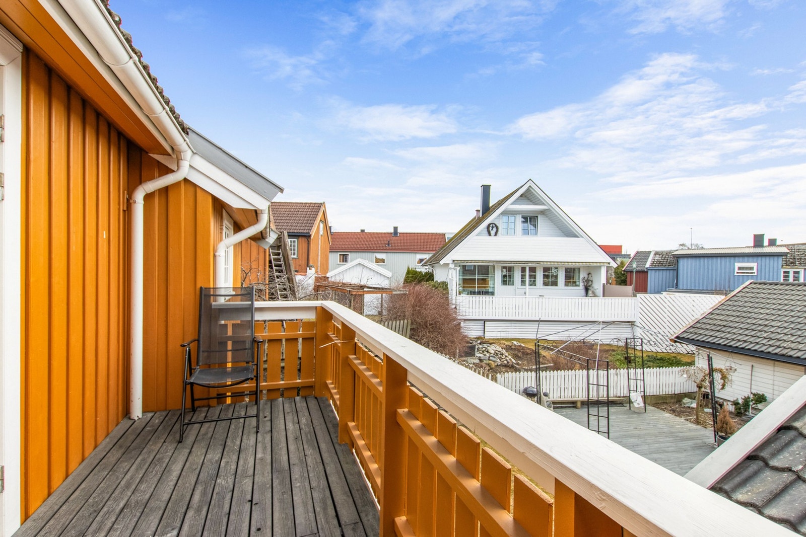 Balkong ved inngangsparti 2.etg Galleribilde