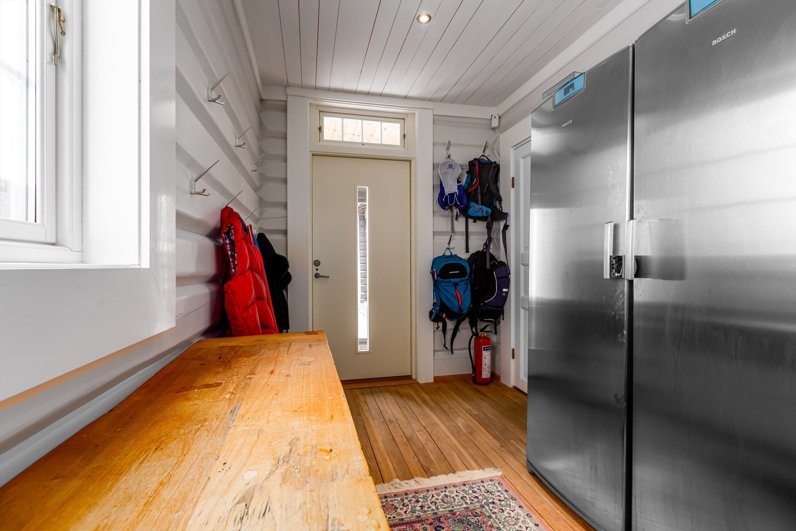 "Skiinngang" med god plass til utstyr. Galleribilde