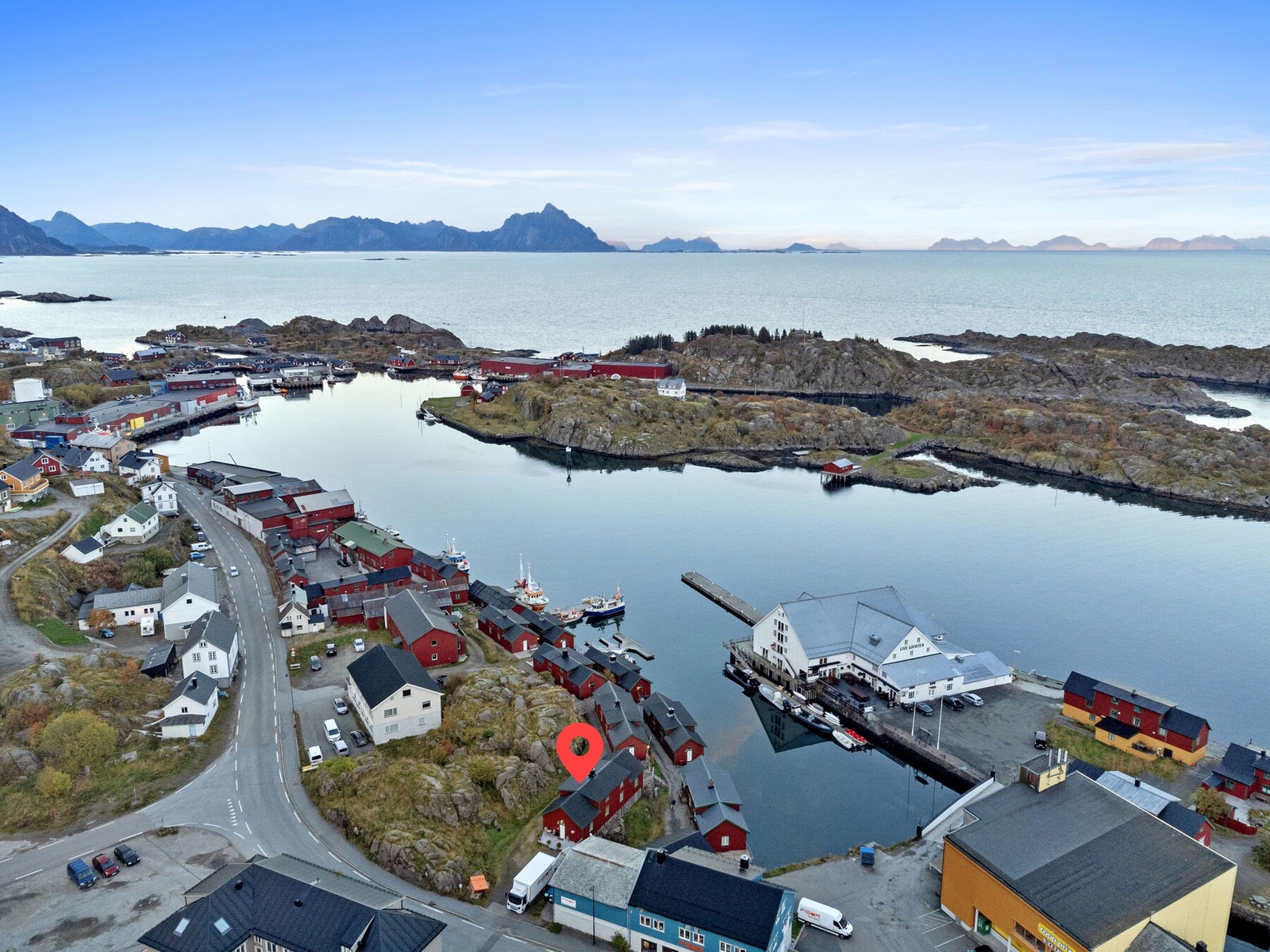 Området er gir et ypperlig utgangspunkt for båtturer og aktiviteter på sjøen. Galleribilde