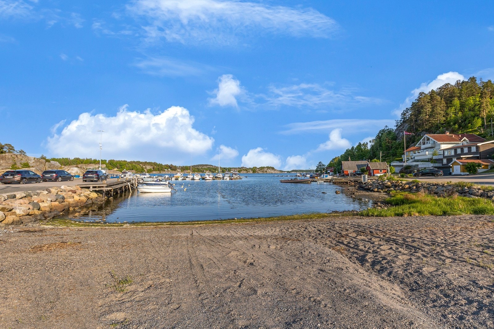 Få minutters gange til idylliske Ormestadvika. Galleribilde
