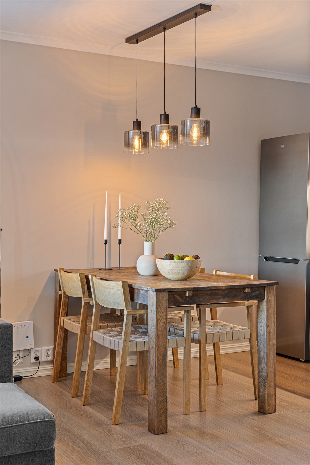 Den mest naturlige plasseringen av hjemmets spisestue er det plass til stort langbord hvor man kan samle familie og venner til hyggelig samvær. Galleribilde