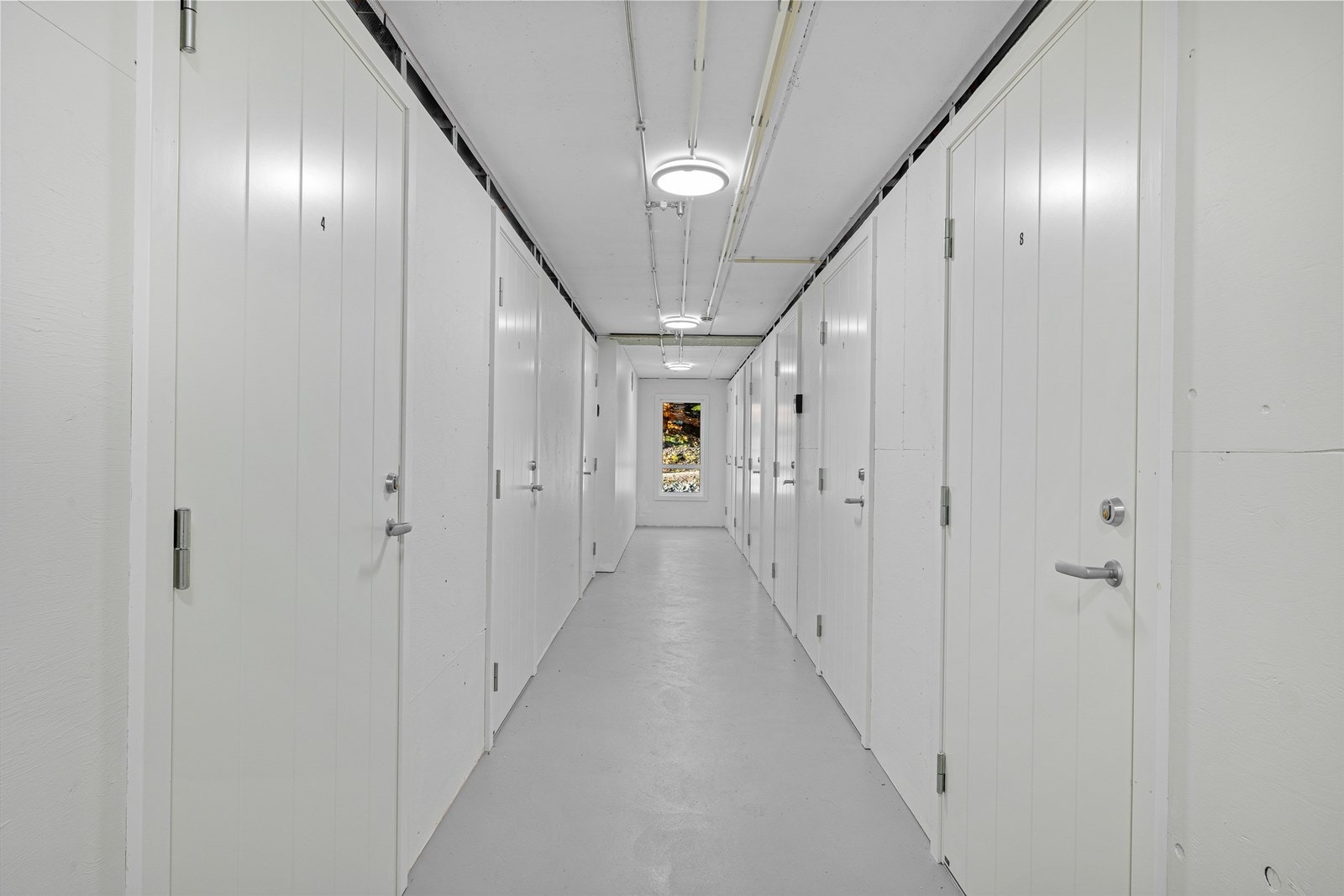 I underetasje er det 4 m2 bod til seksjonen. Galleribilde