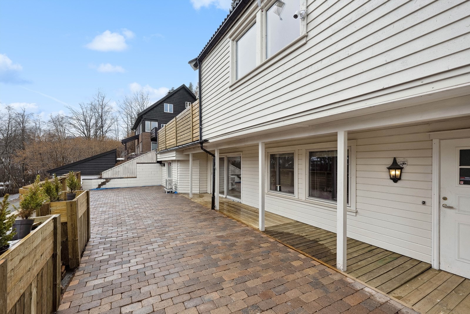 Inngangsparti utleiedel Galleribilde