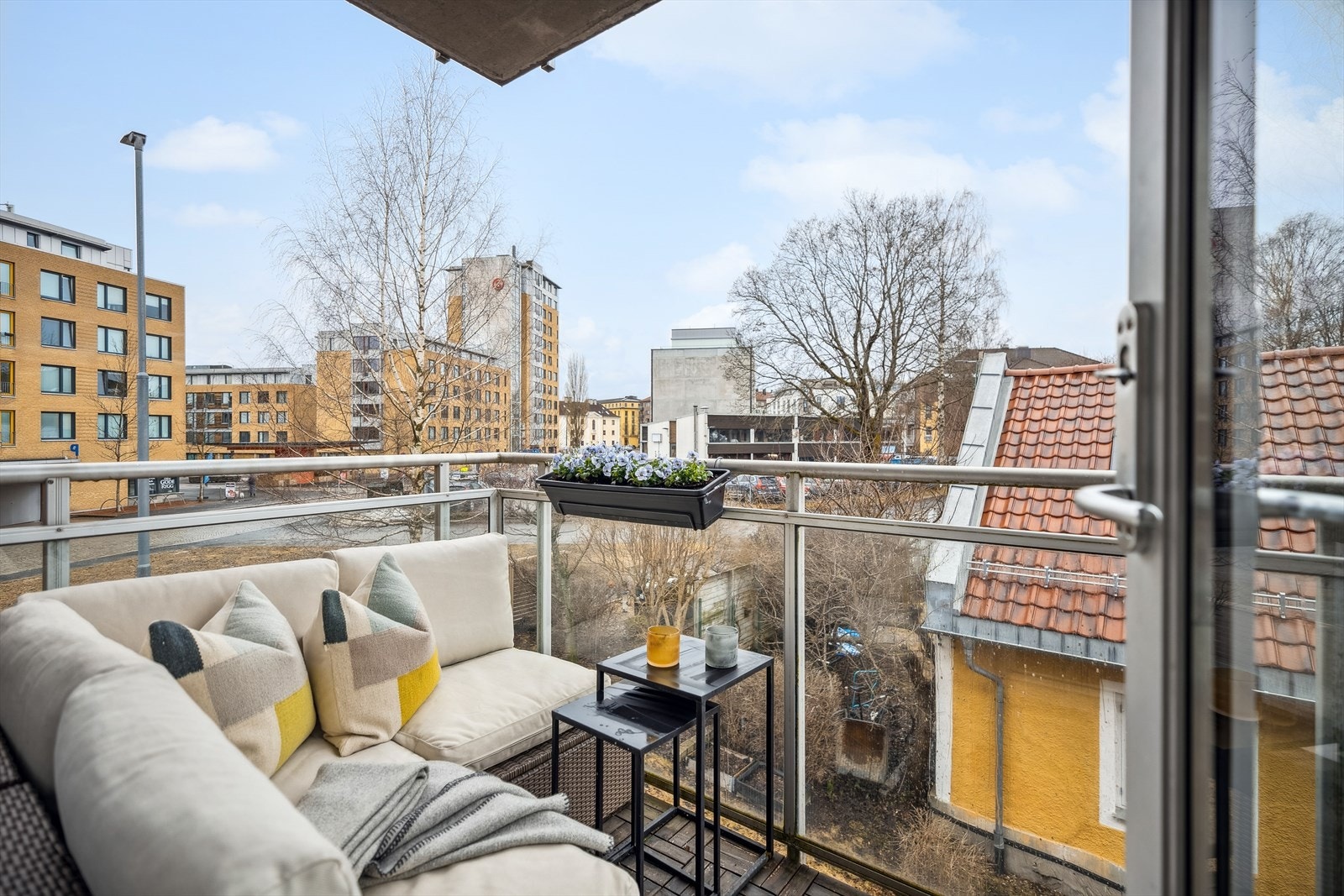 Med plass til å sette utemøblene sine og nyte solrike sommerdager. Galleribilde