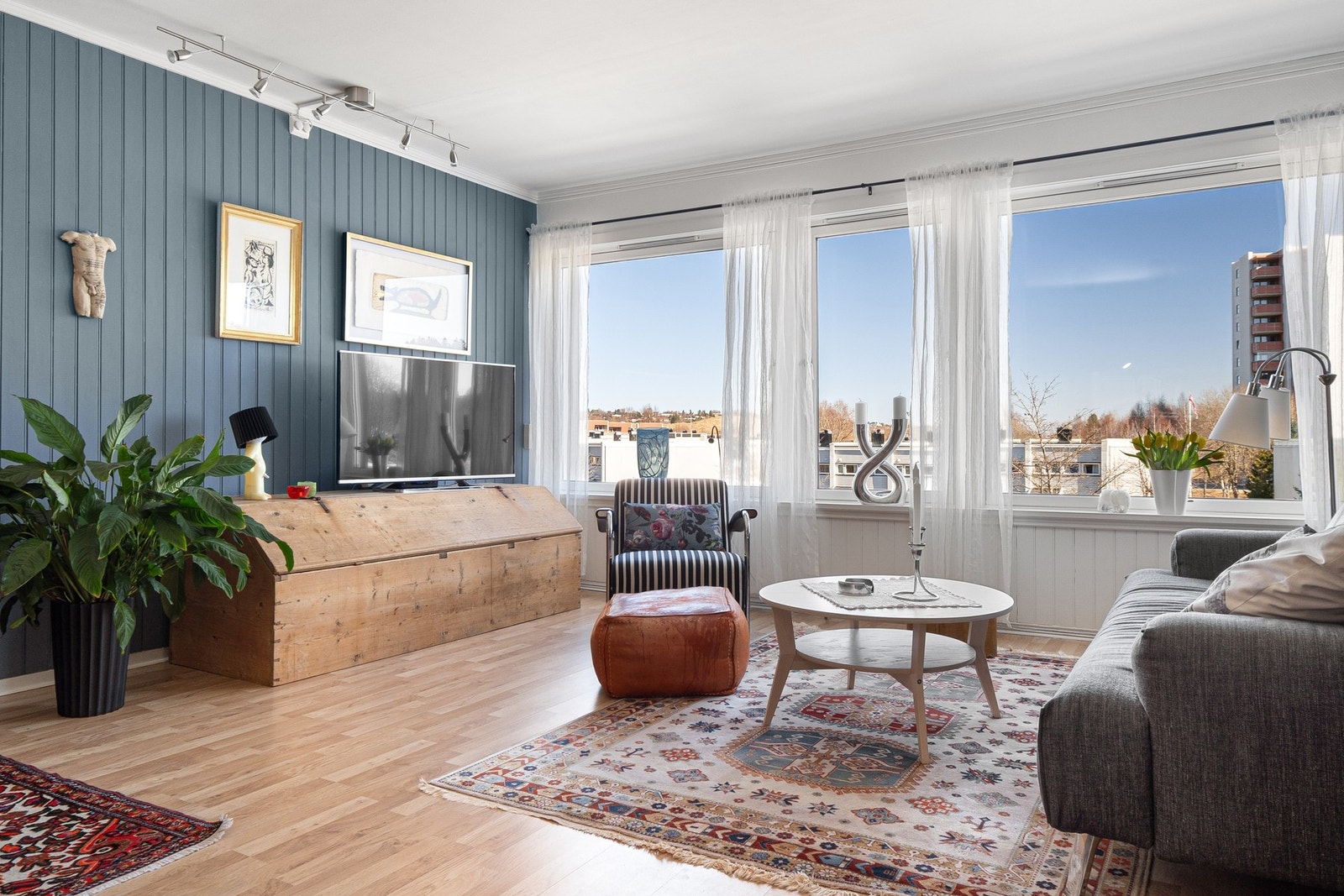 Stue/kjøkken løsningen er på hele 48 kvm og har flere møbleringsmuligheter. Galleribilde