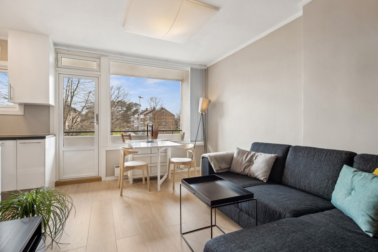 Stuen har flere møbleringsmuligheter Galleribilde