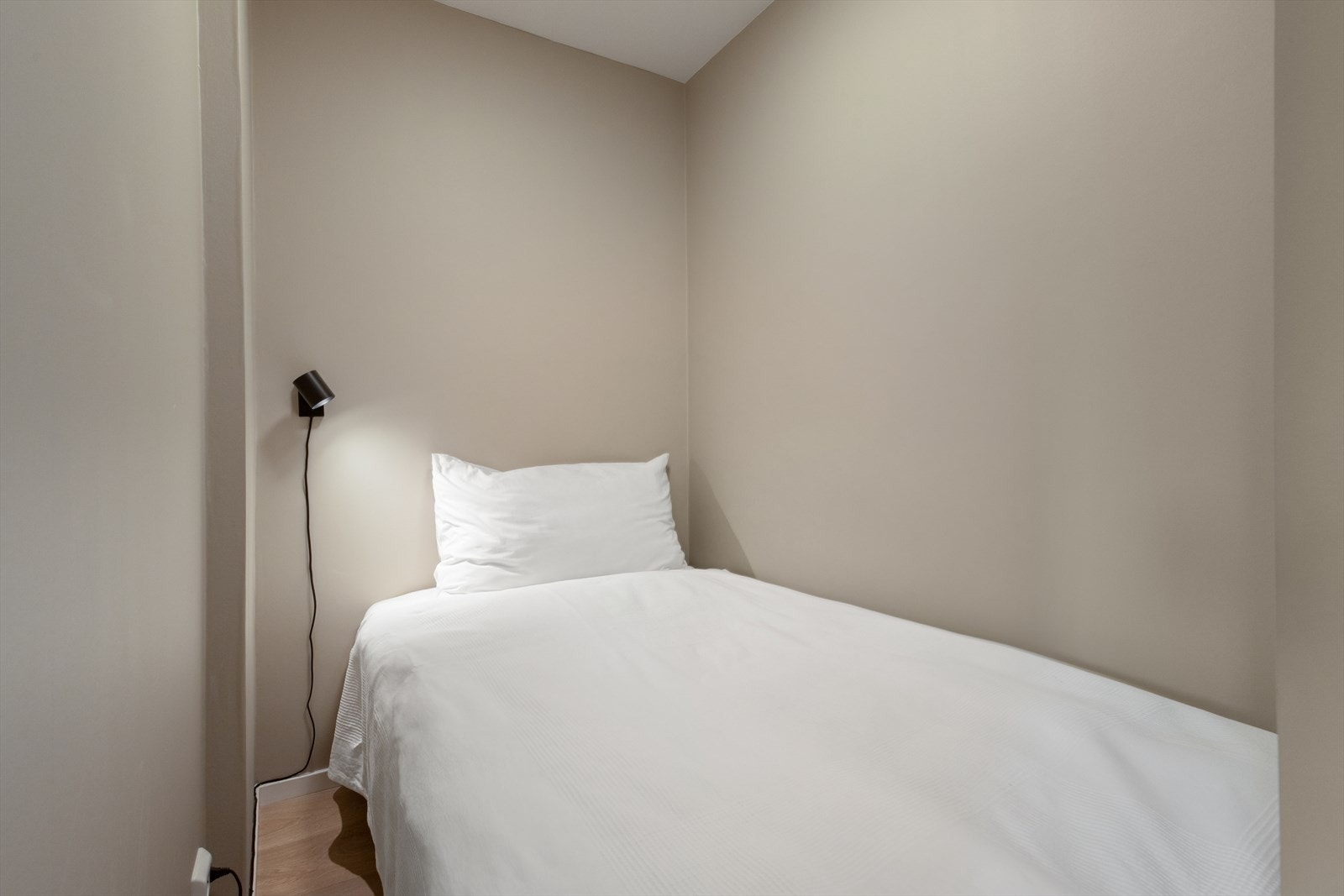 Sovealkove med moderne fargevalg Galleribilde