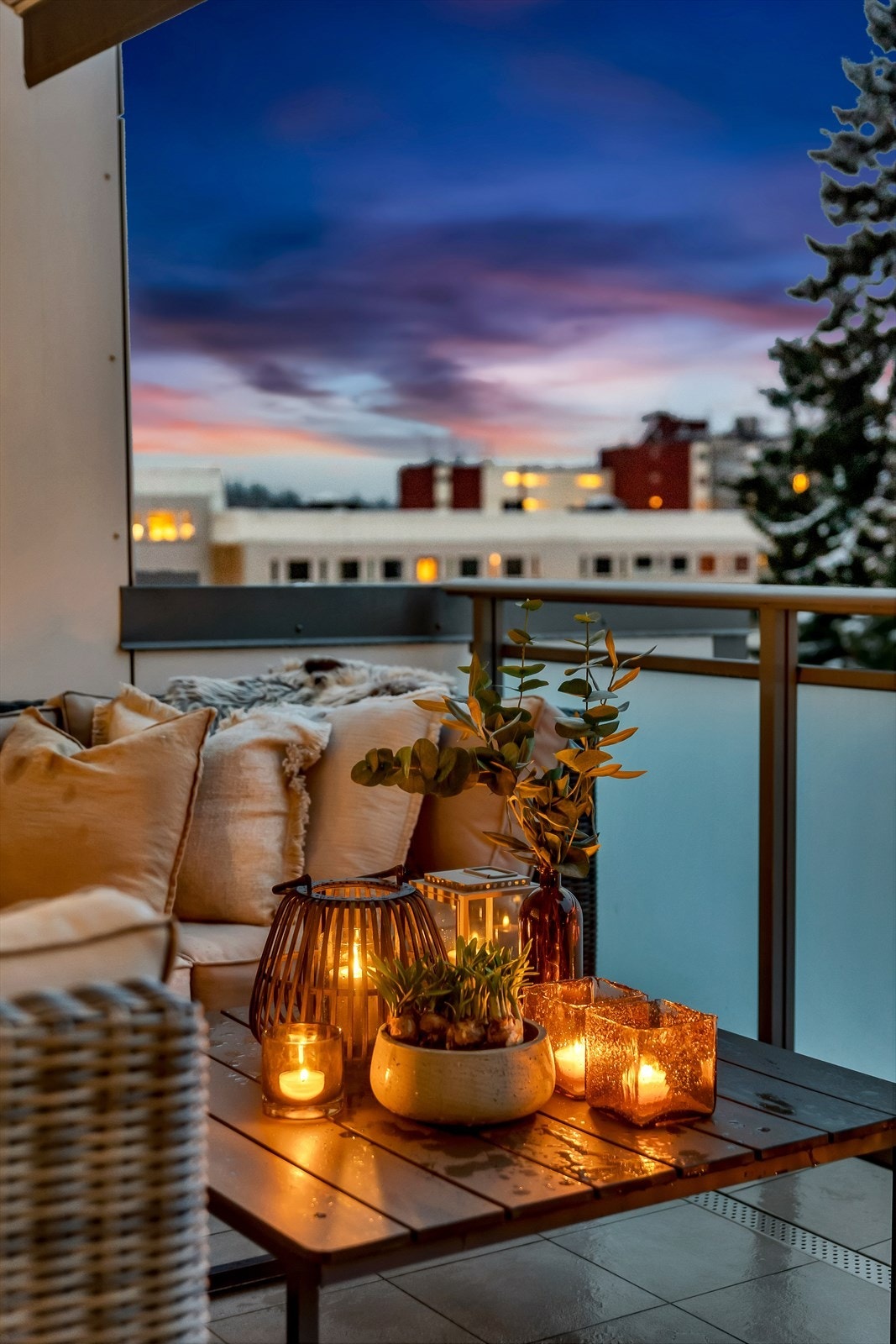 Her ute er det god plass til sittegrupper. Galleribilde