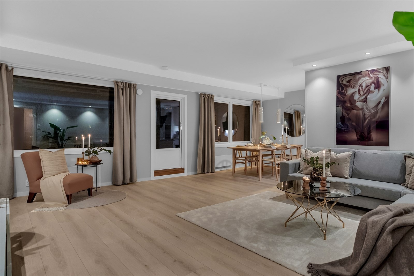 Boligen gjennomgikk vesentlige oppgraderinger i 2020 med blant annet nye gulv, overflater og nytt kjøkken. Galleribilde