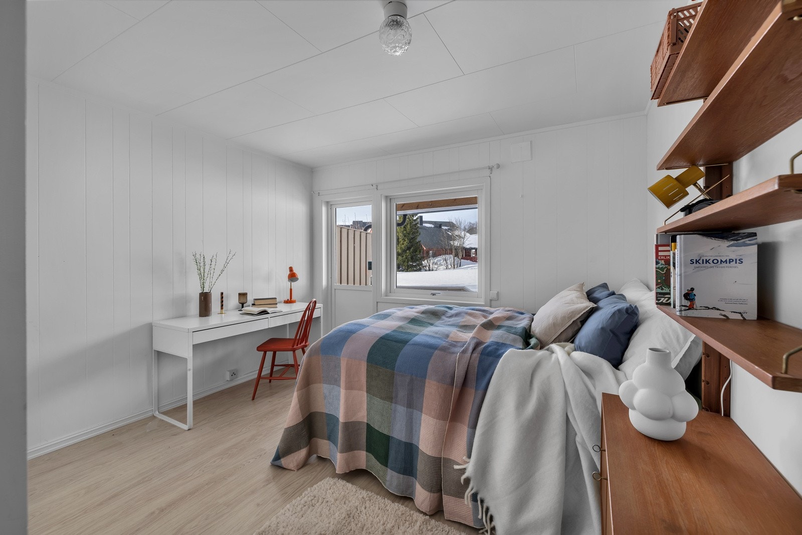 Soverom 2 er boligens største på ca. 13,5m2 Galleribilde