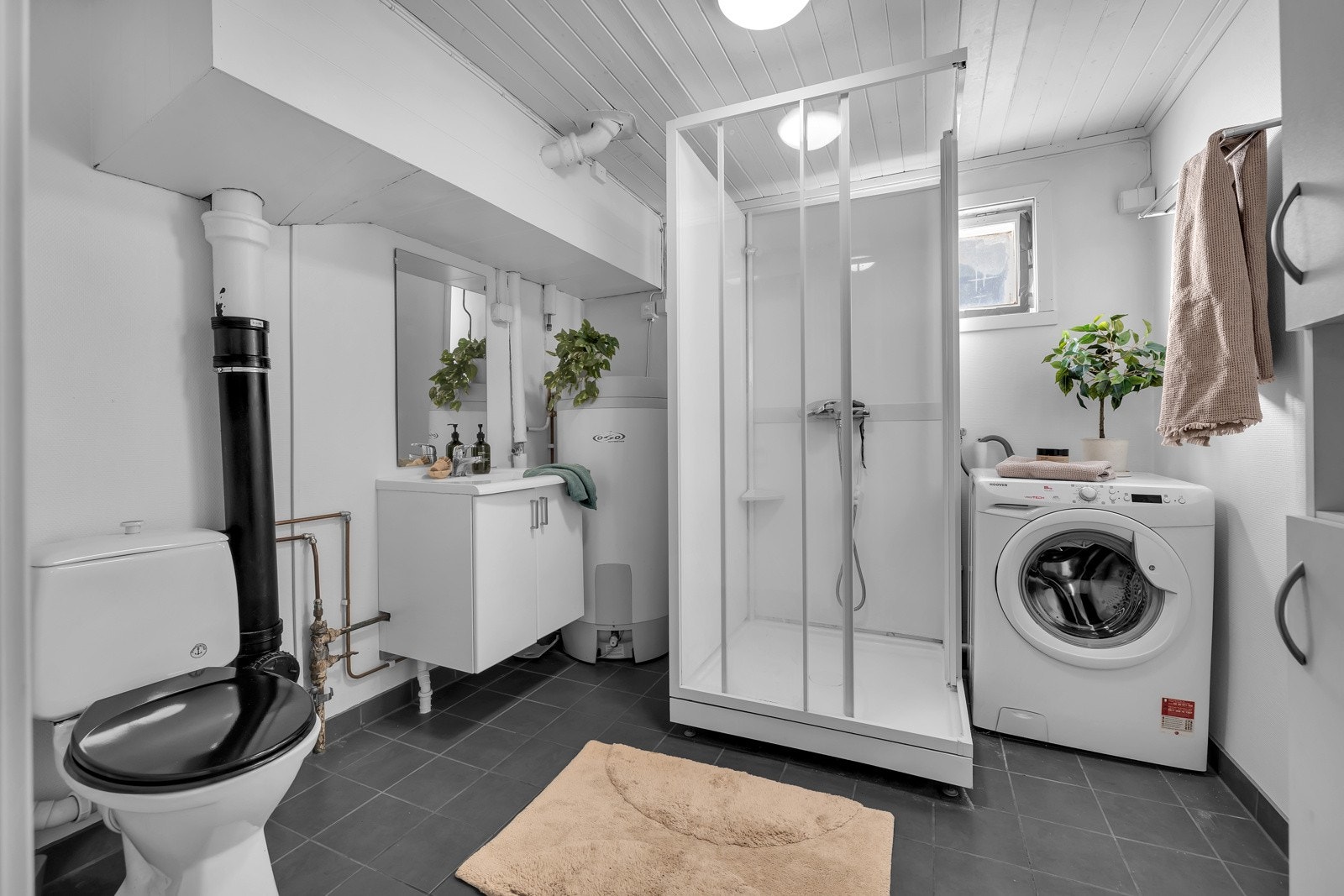 badet i utleiedelen er på ca. 6m2 Galleribilde