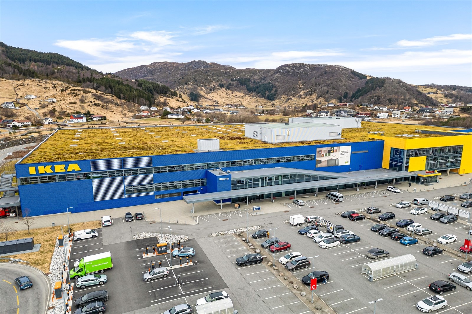 Ikea, Gullgruven kjøpesenter, Åsane Storsenter og Horisont kjøpesenter bare 2-5 min unna med bil eller buss. Galleribilde
