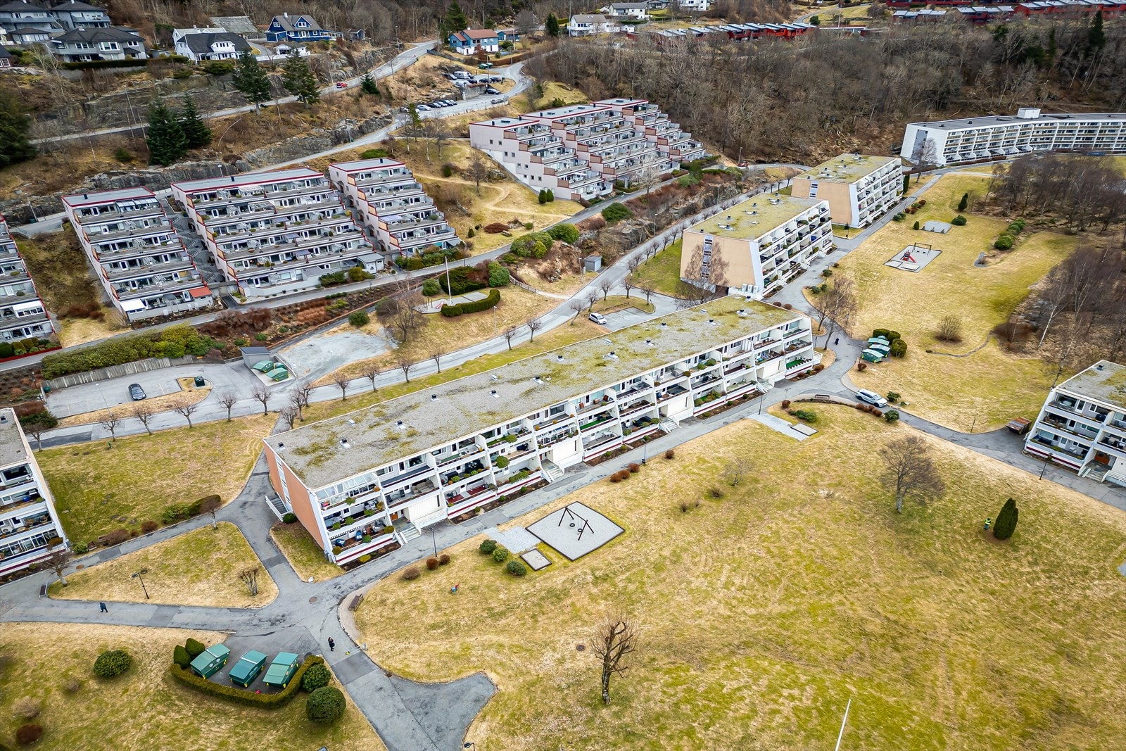 En strøken 4-roms leilighet med en sentral beliggenhet på Nyborg i Åsane. Leiligheten har en god planløsning og fremstår som svært romslig! Galleribilde