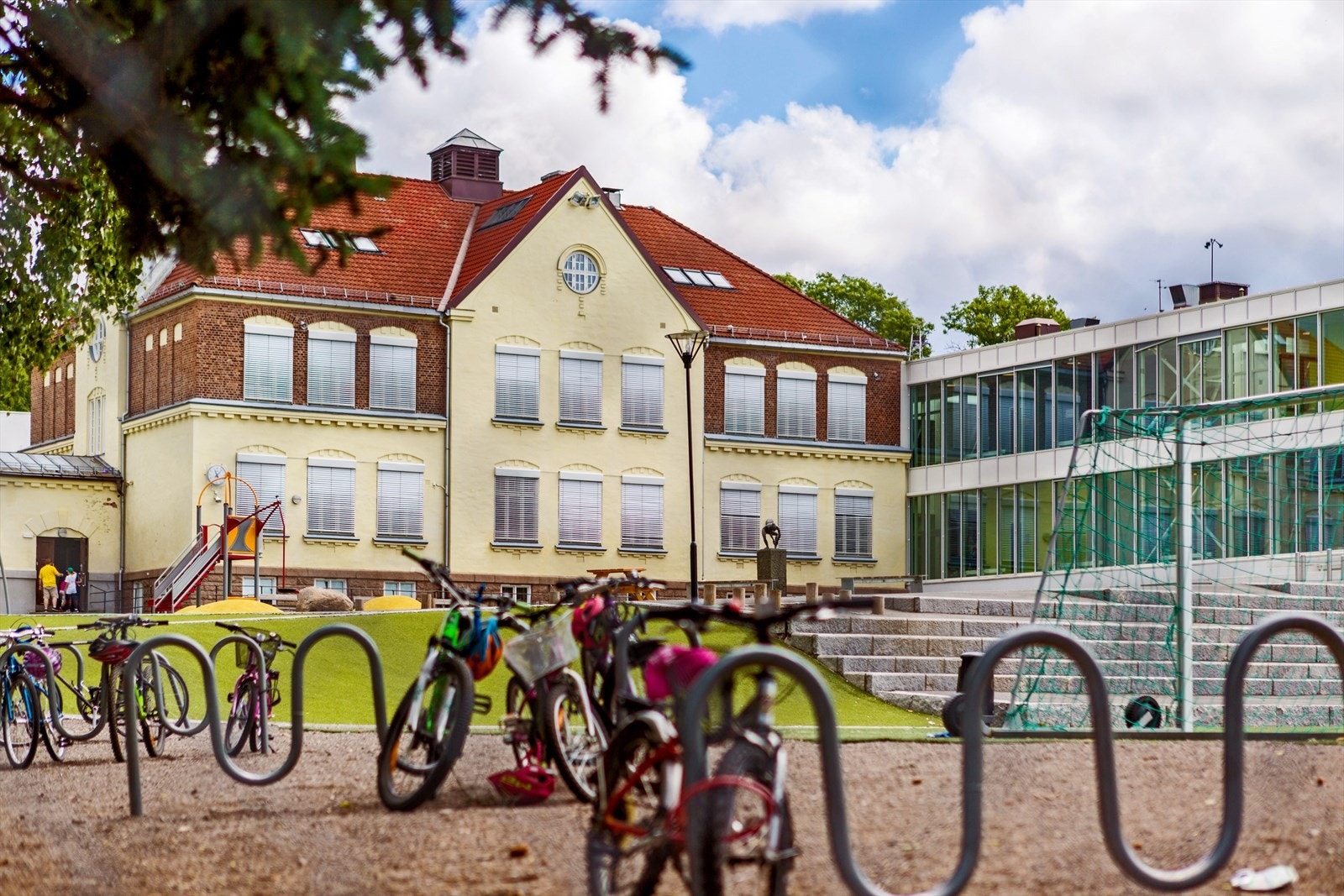 Boligen sogner til Tåsen skole som kun er en 15-minutters gåtur unna Galleribilde