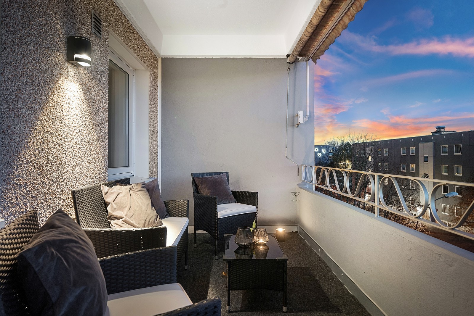 Balkongens romslige utforming byr på god plass til utemøblement etter eget ønske. Galleribilde