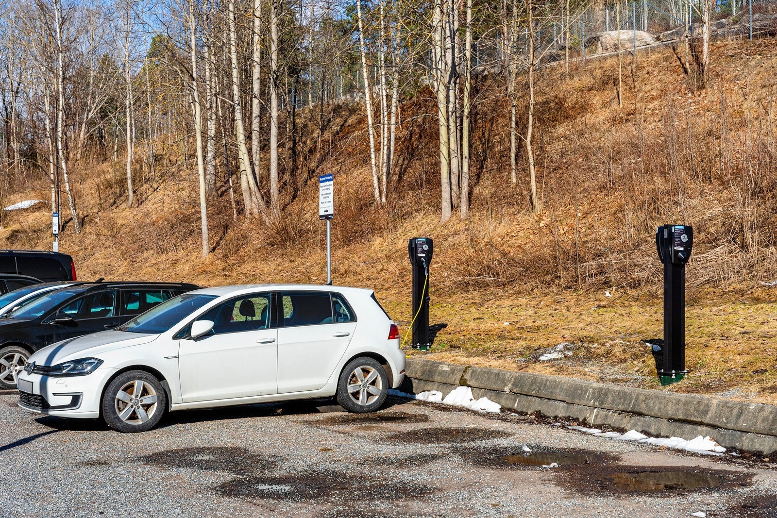 Elbil-lader i borettslaget. Galleribilde