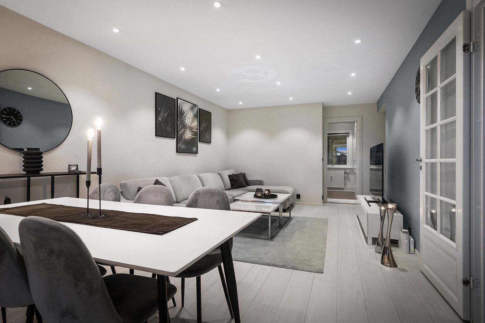 Den gode planløsningen i stuen gir deg frihet og flere muligheter som gjør det enkelt å møblere. Galleribilde