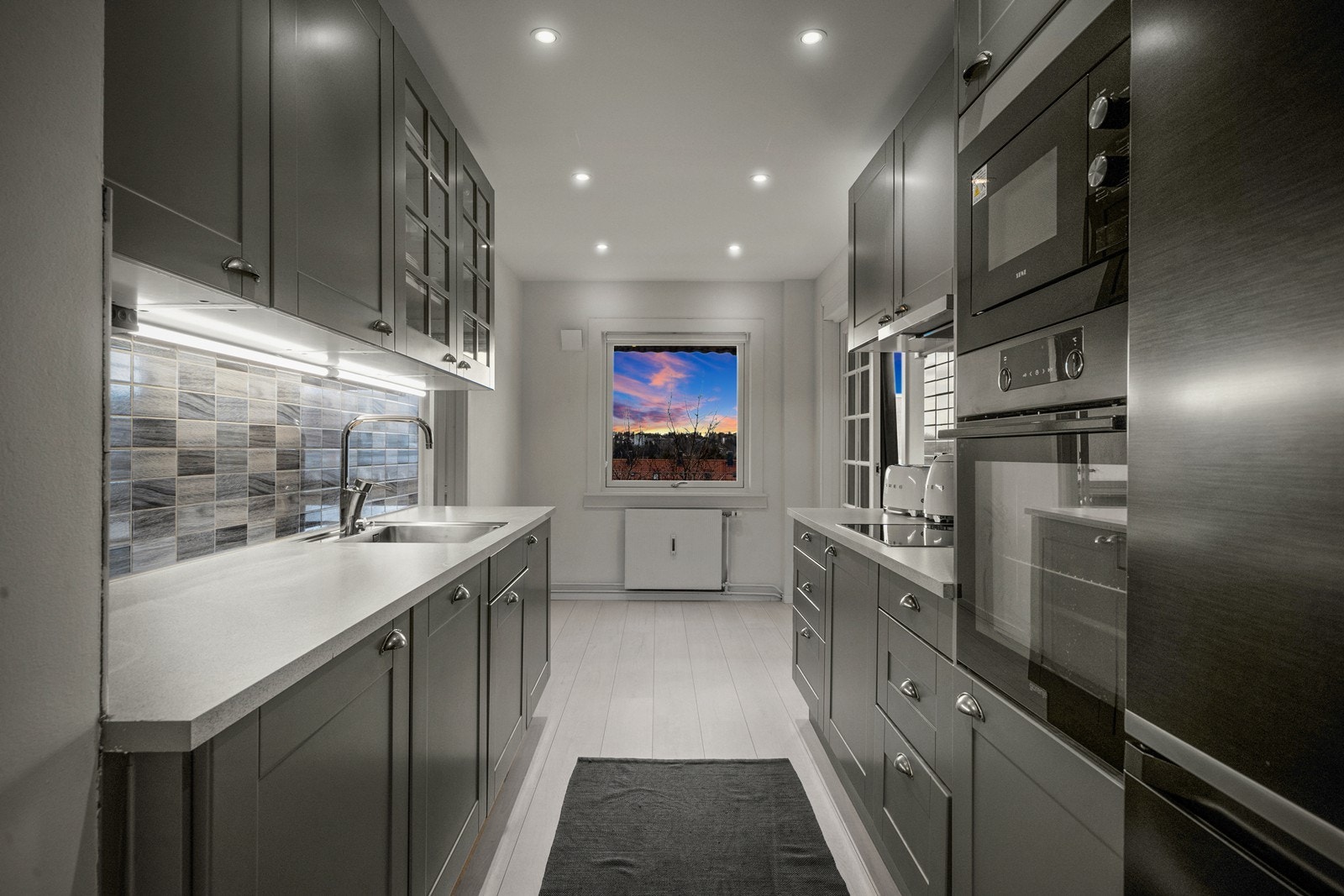 Kveldsstemningen på kjøkkenet er helt fantastisk med nydelig utsikt. Galleribilde