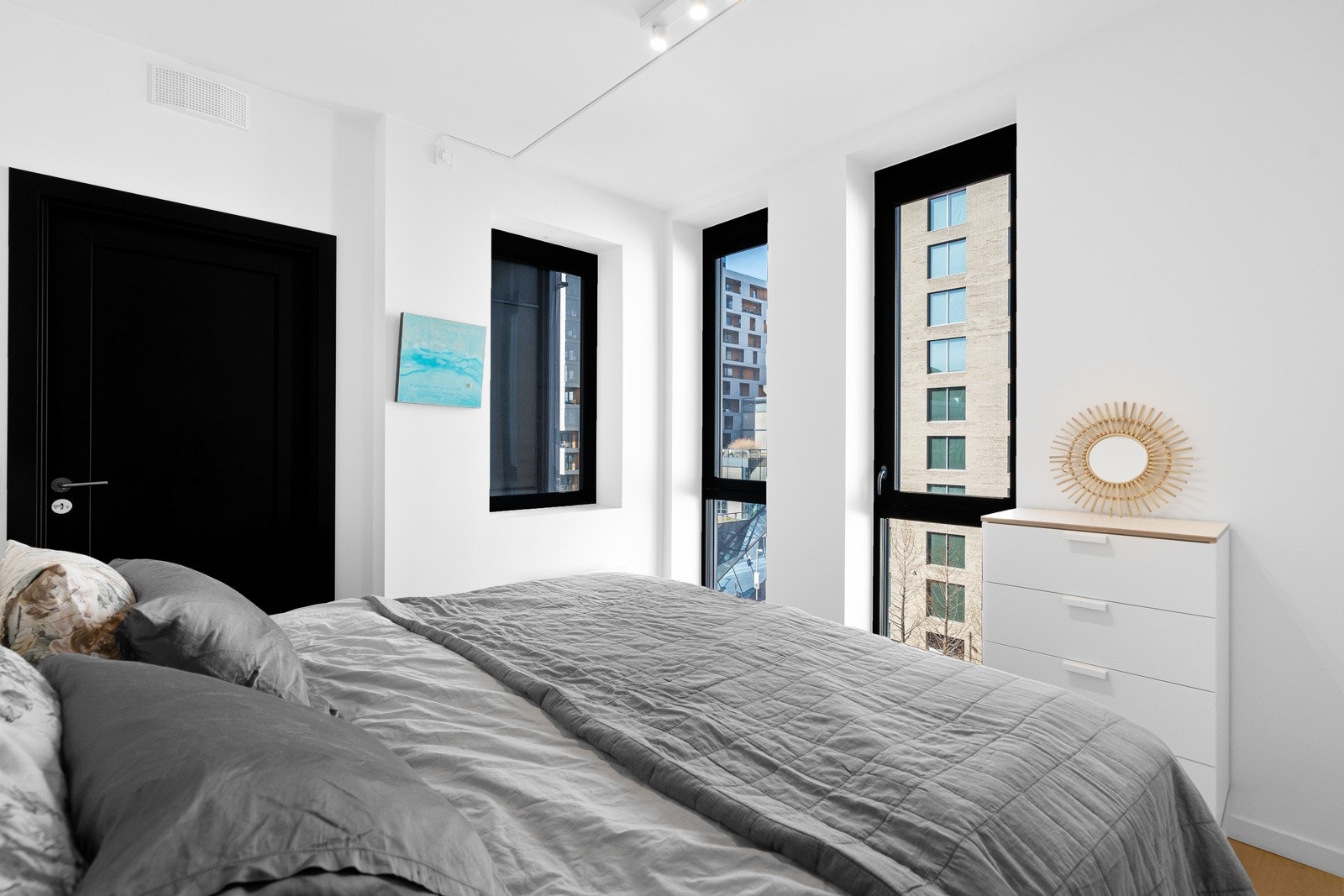 Bovin rullgardiner for sol- og lysskjerming. Galleribilde