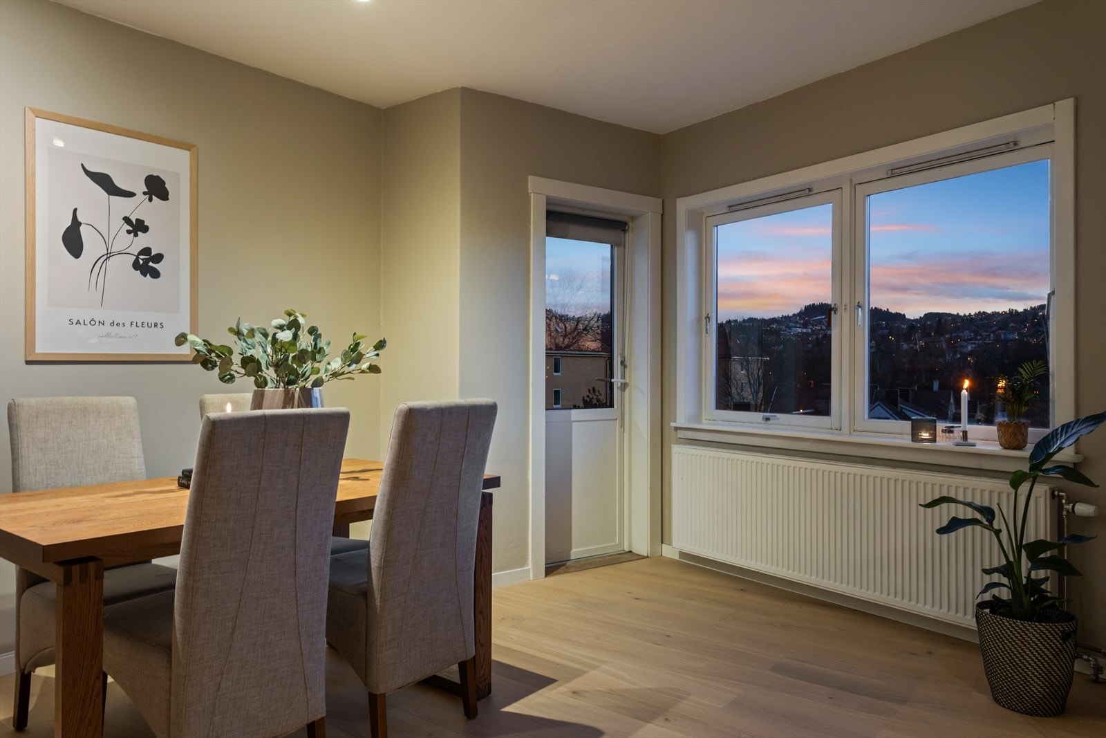 En pen og velholdt 3-romsleilighet i toppetasjen. Galleribilde