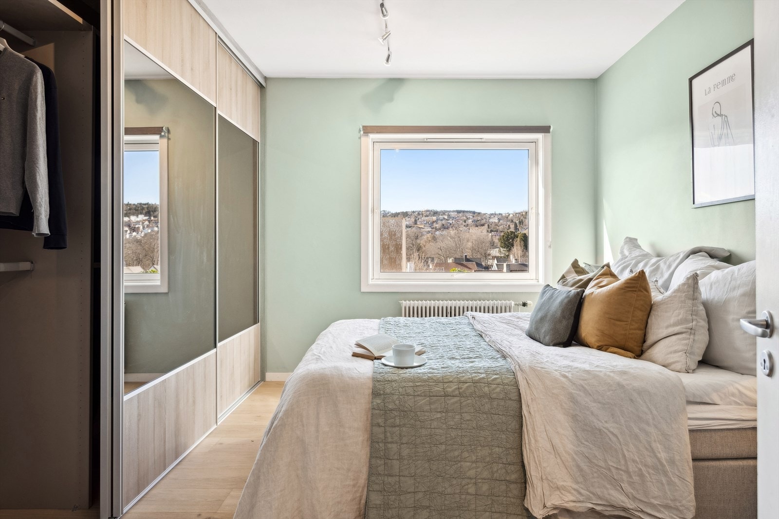 Det er to soverom i leiligheten. Hovedsoverommet er på 12,6 m². Galleribilde