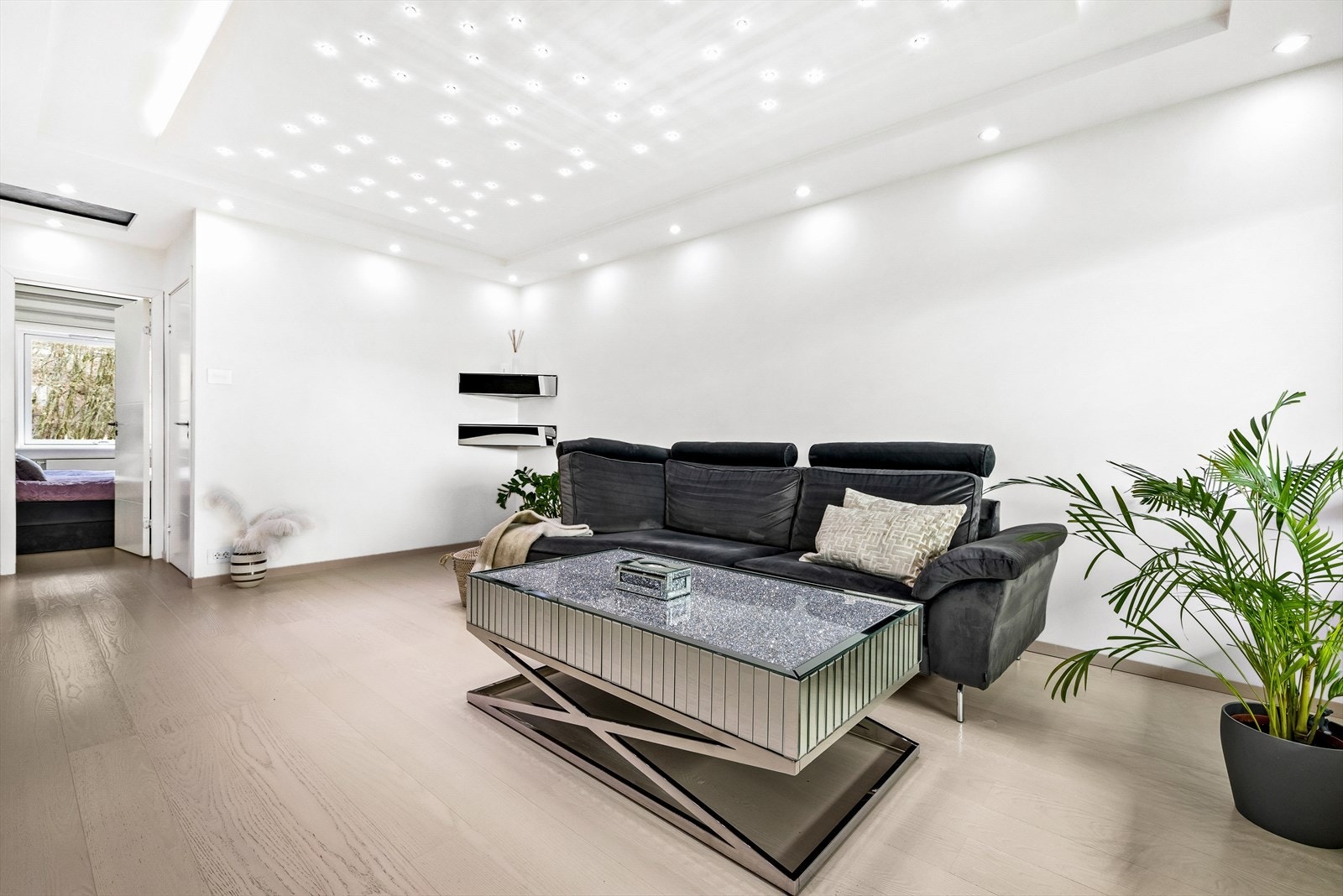 Stuen har plass til en sofagruppe og andre møblementer. Her kan du kombinere både stil og komfort! Galleribilde