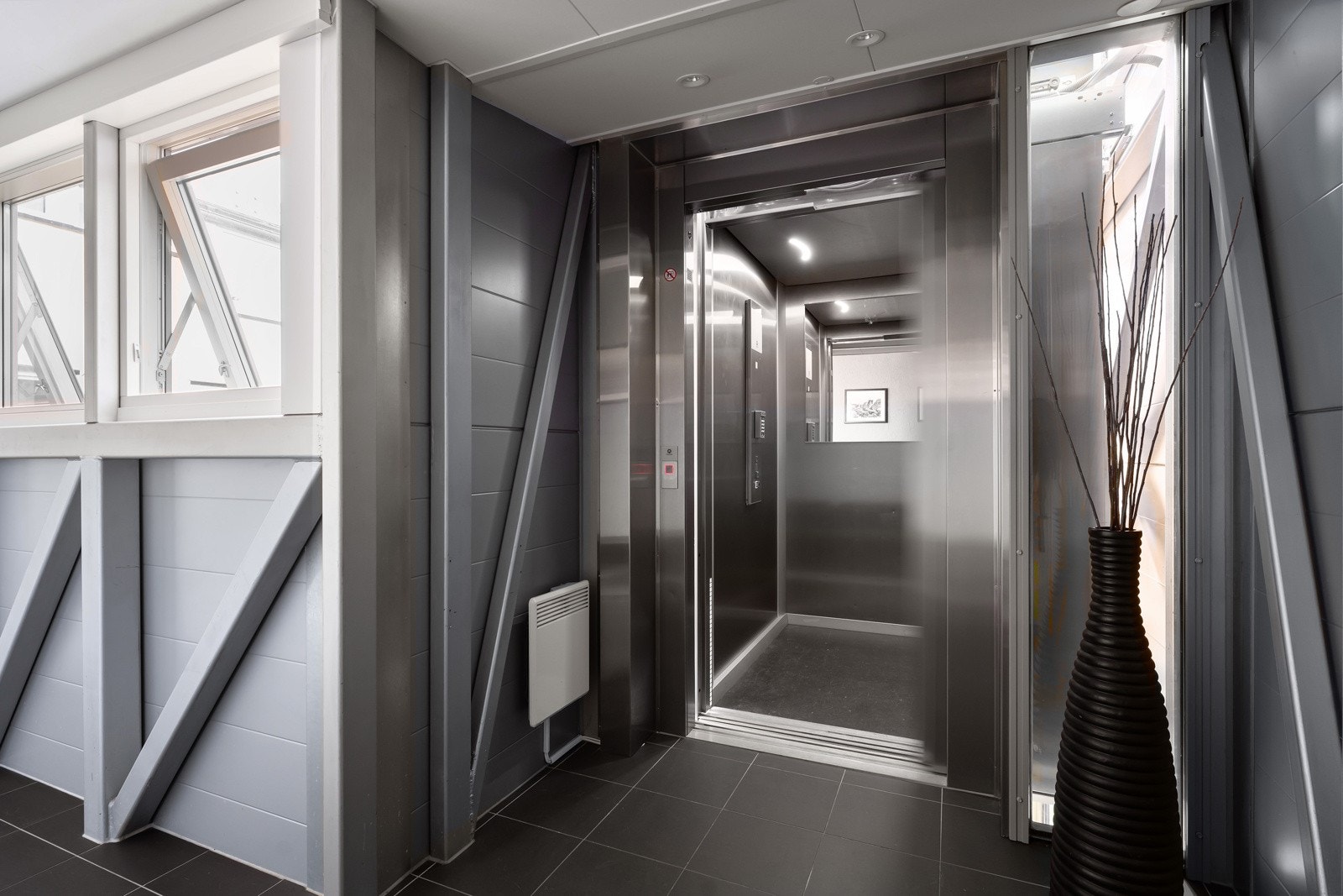 Heisen går kun opp til de to leilighetene som ligger i 5. etasje. Galleribilde