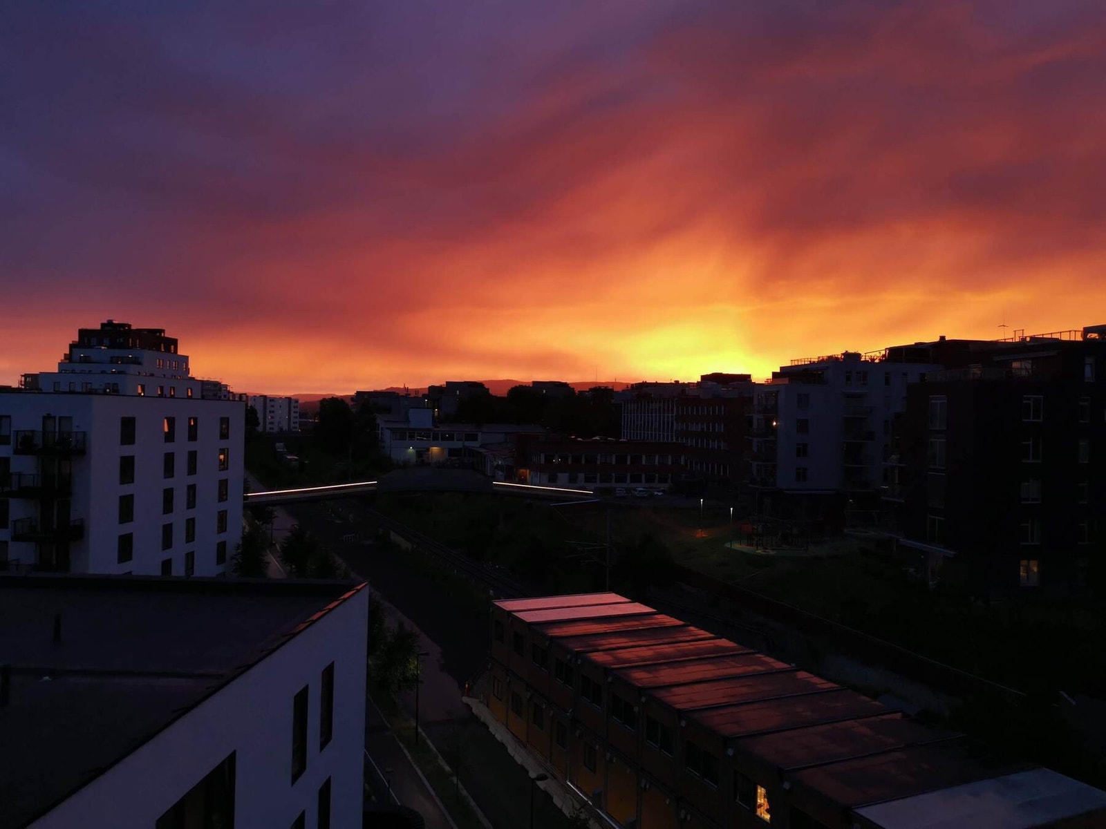 Selgers bilde av solnedgang fra stue Galleribilde