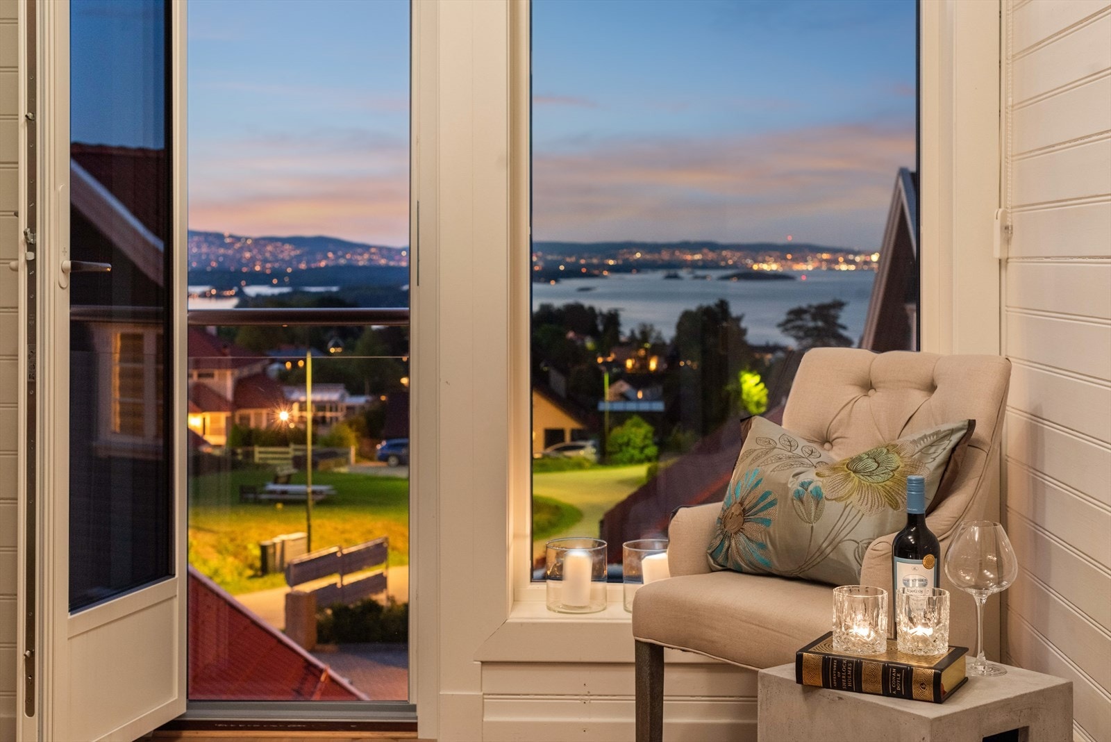 Panorama til Oslo, Oslofjorden, Nesoddlandet og Holmenkollenåsen! Galleribilde