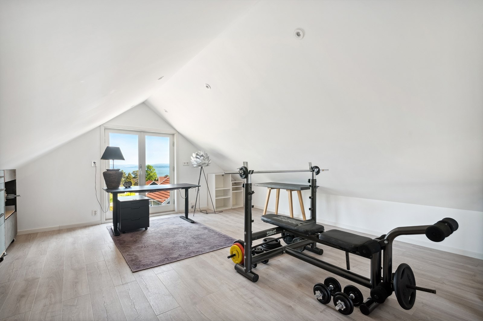 Isolert rom over garasje med varmekabler som gir rom for flere bruksmulighheter. Galleribilde