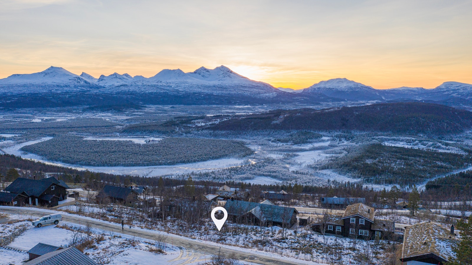 Det er også tilgang til strøm og fiber i tomtegrense Galleribilde