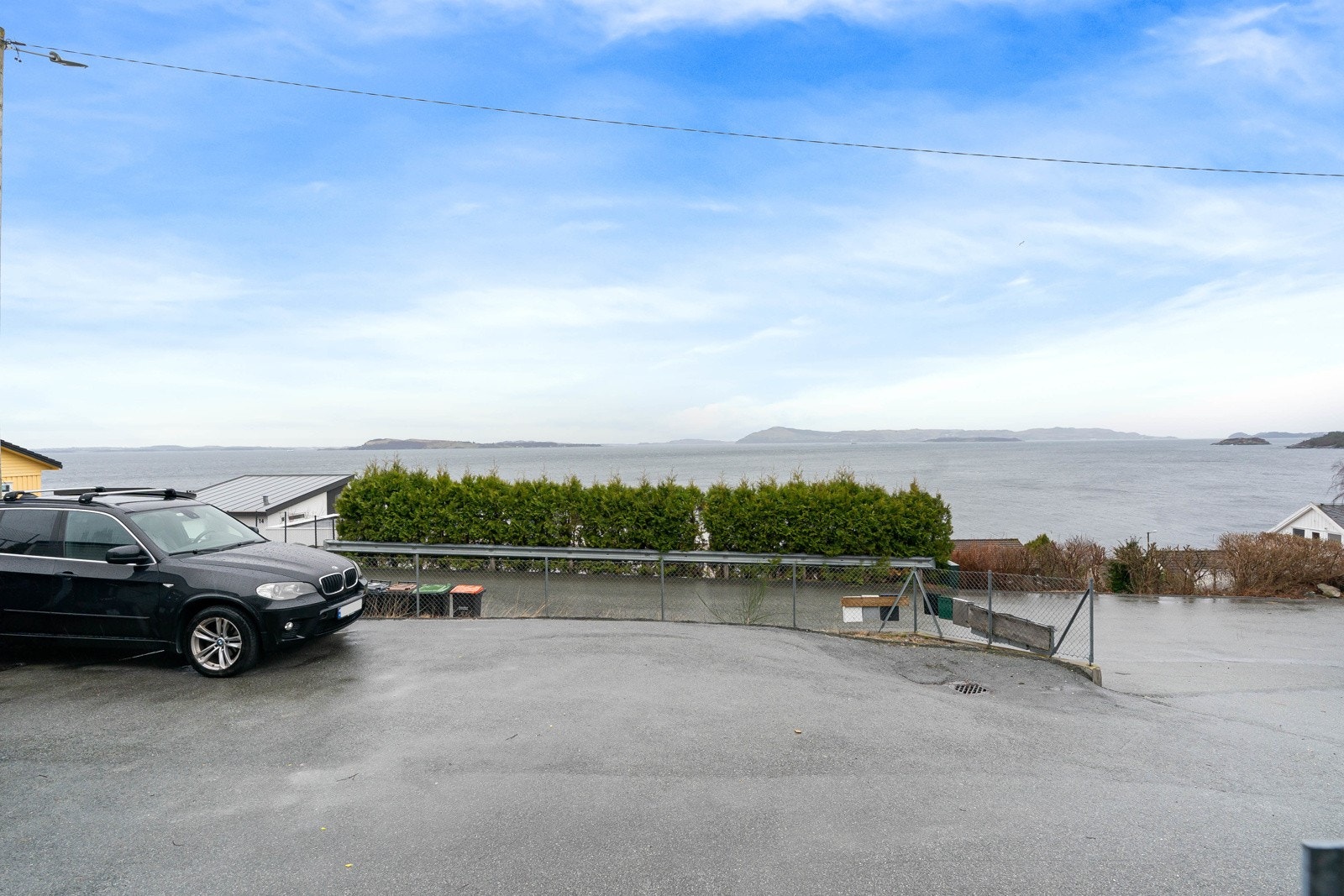 Kongsteinsvegen er lokalisert i en attraktiv og veletablert boligregion på Tau. Galleribilde