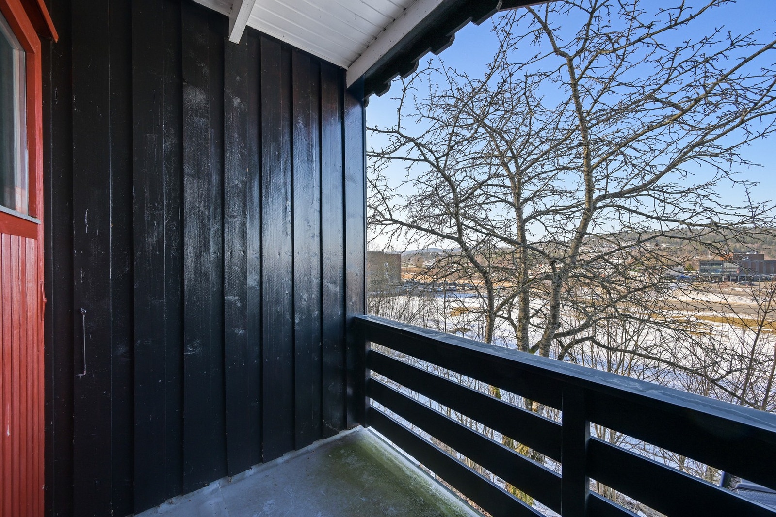 Utsikt fra balkong i 2. etasje. Galleribilde