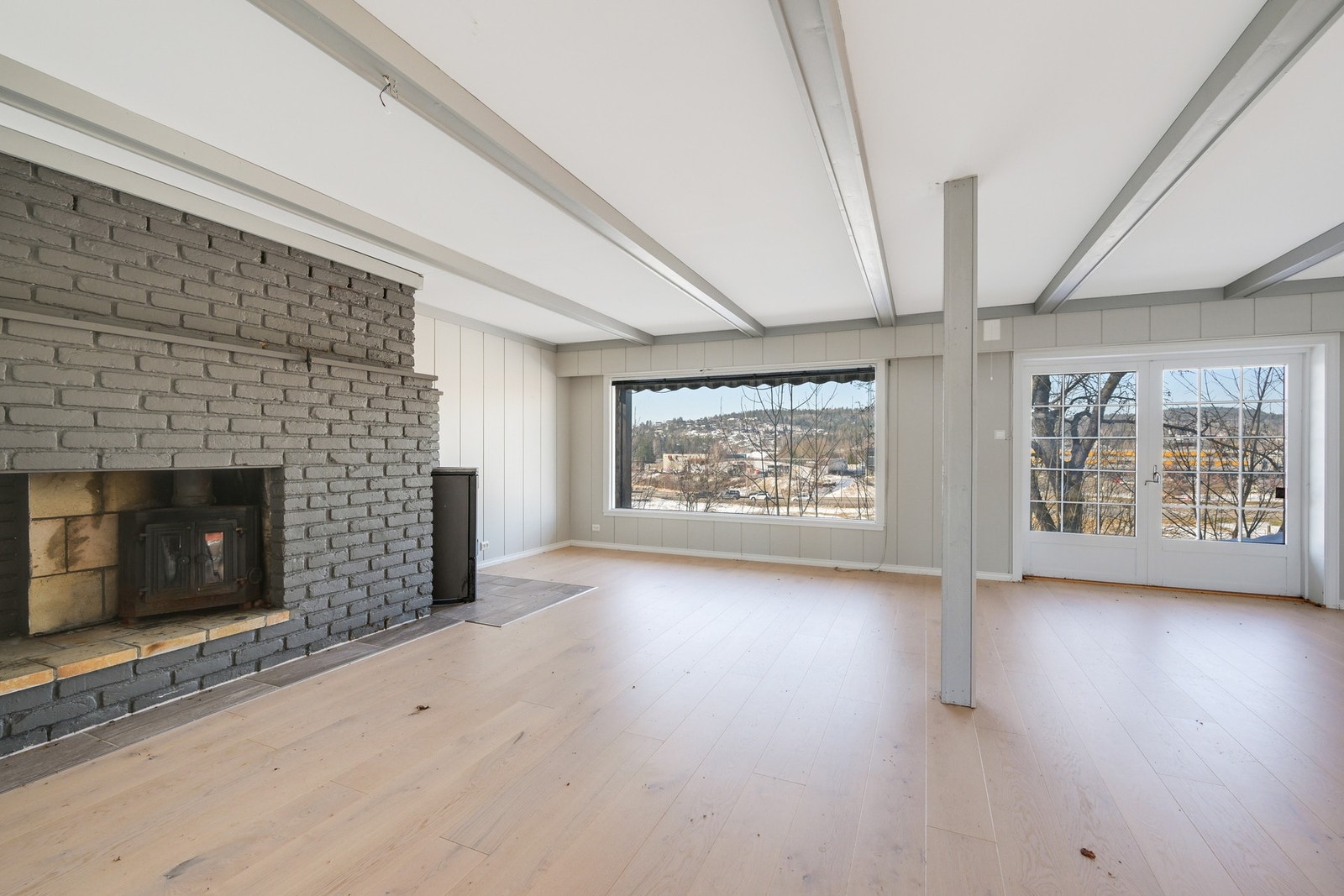 Romslig stue. Galleribilde