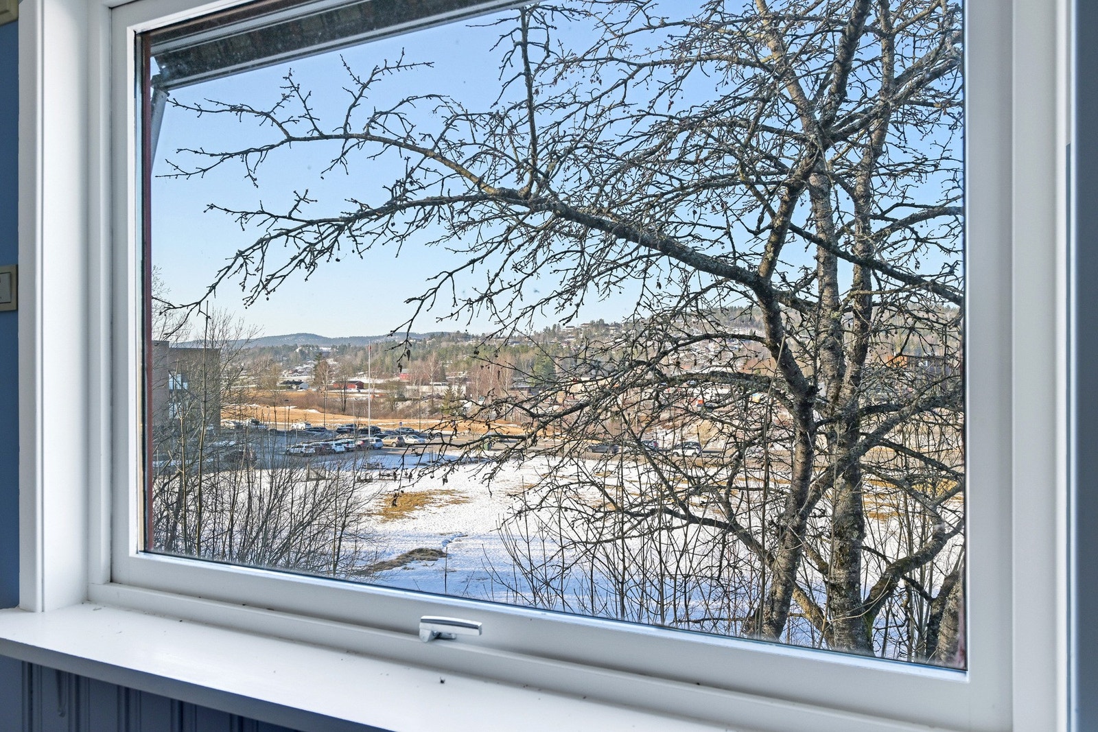 Fin utsikt mot Revetal sentrum fra eiendommen. Galleribilde