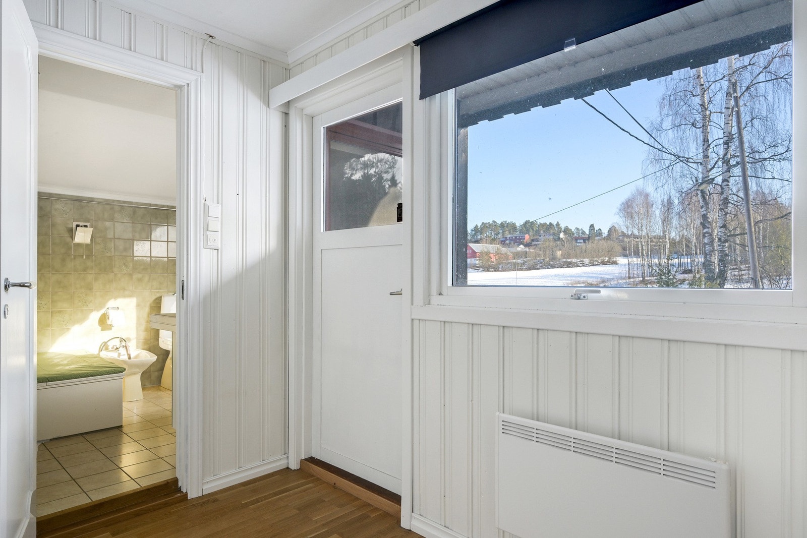 Gang i 2. etasje med utgang til balkong. Galleribilde