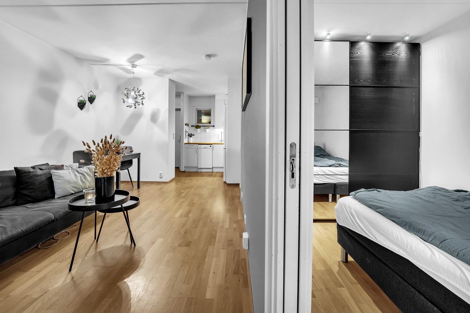 EIE Lillestrøm v/ Madeleine Skjevik har gleden av å presentere denne lyse og trivelige 2-roms leiligheten i Strømsveien 57! Galleribilde