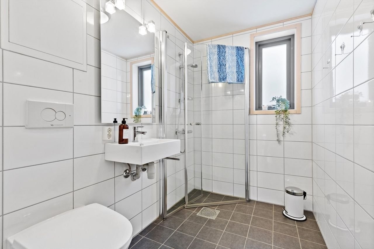 Bad 2, inngang fra stue Galleribilde