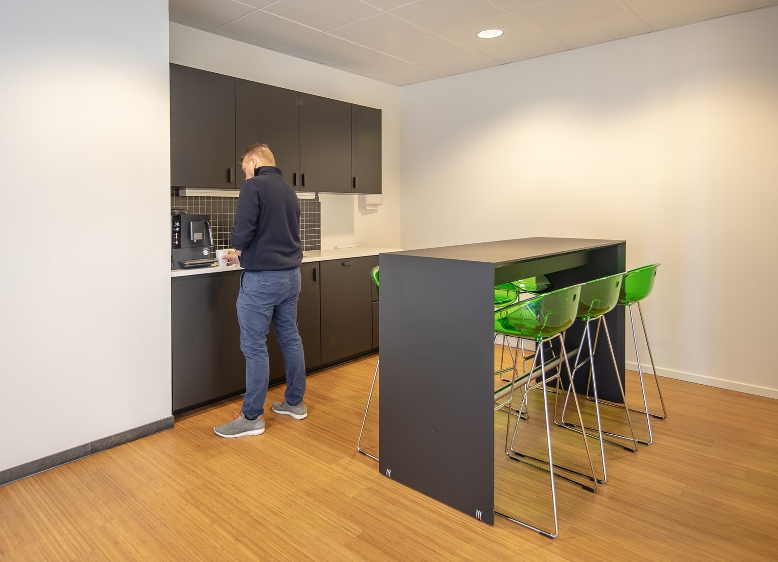 30 Kjøkken-Kaffehjørne Koppholen 6-2408.jpg Galleribilde