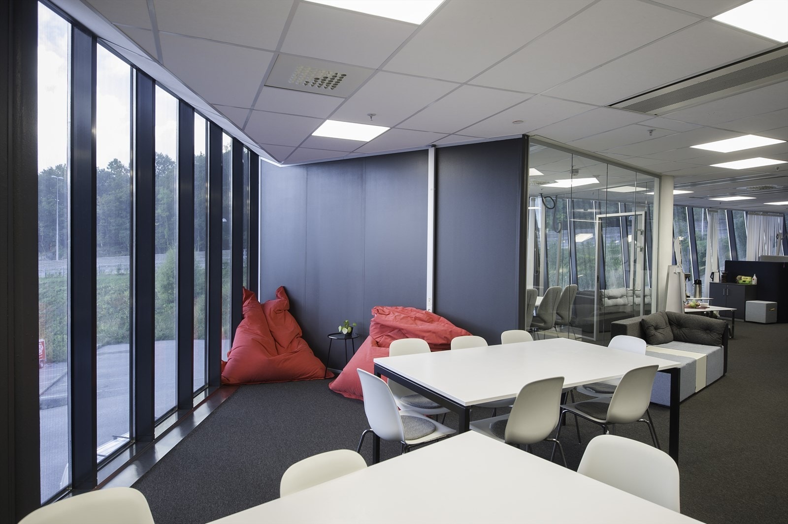 Glassfasade med god utsikt Galleribilde