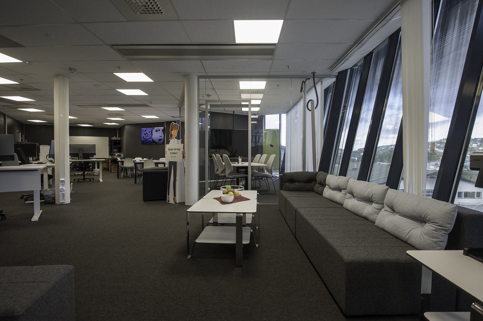 Kontorlokale i åpent landskap Galleribilde