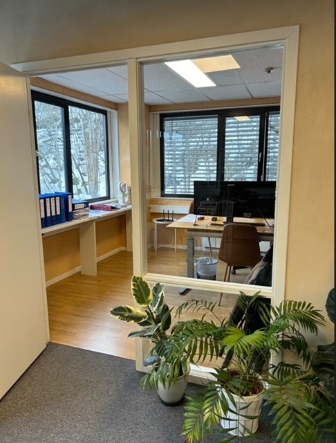 Kontor 207, 1 av 3 cellekontor Galleribilde